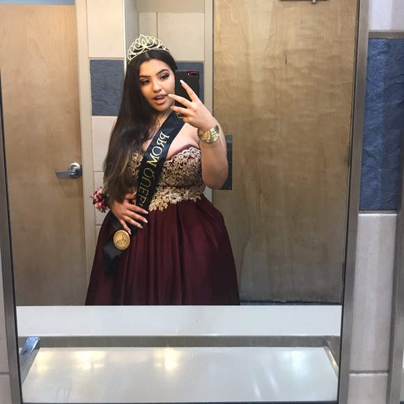 Beautiful Burgundy Prom Dress! - Picture 3 of 5